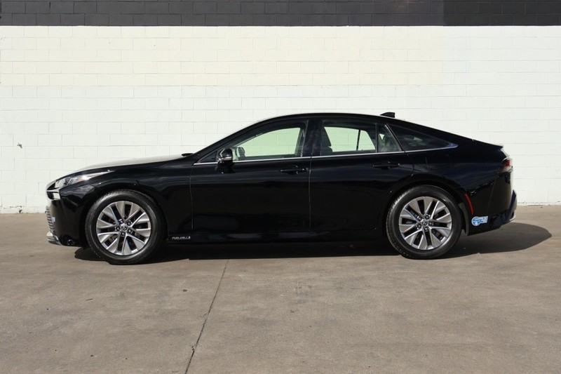 Toyota Mirai Vehicle Full-screen Gallery Image 11