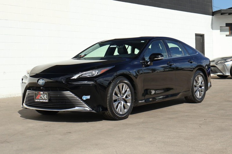 Toyota Mirai Vehicle Full-screen Gallery Image 12