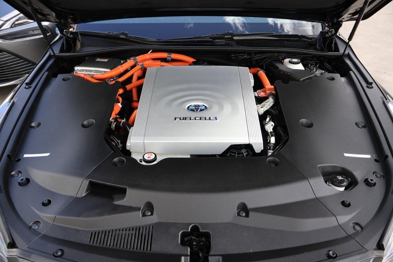 Toyota Mirai Vehicle Full-screen Gallery Image 13