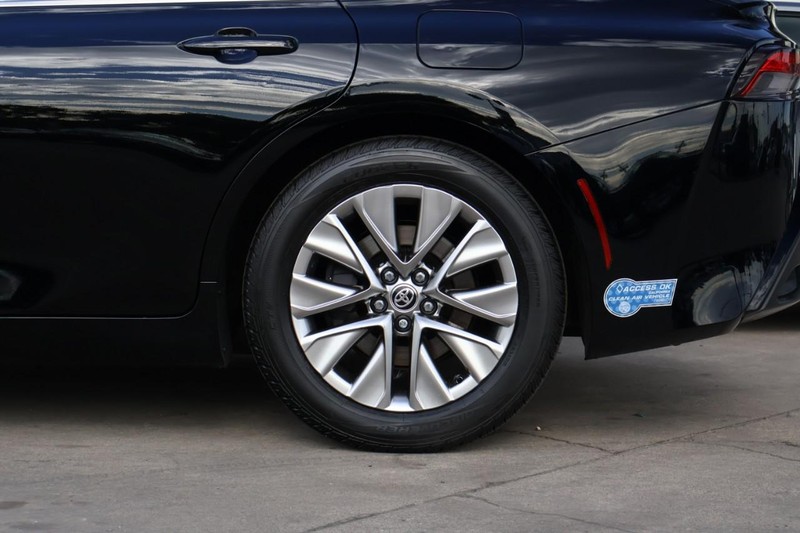 Toyota Mirai Vehicle Full-screen Gallery Image 14