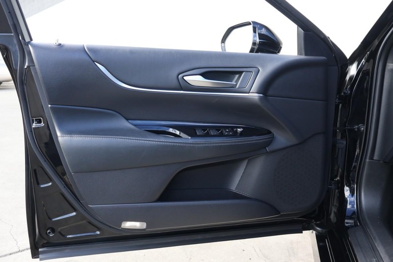 Toyota Mirai Vehicle Full-screen Gallery Image 15