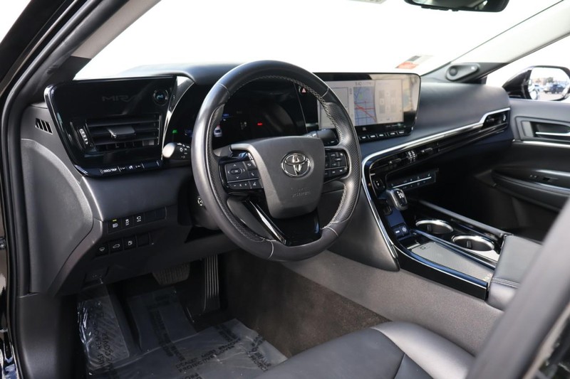 Toyota Mirai Vehicle Full-screen Gallery Image 17