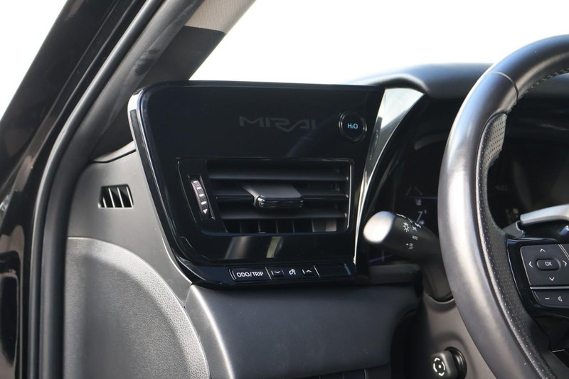 Toyota Mirai Vehicle Full-screen Gallery Image 18