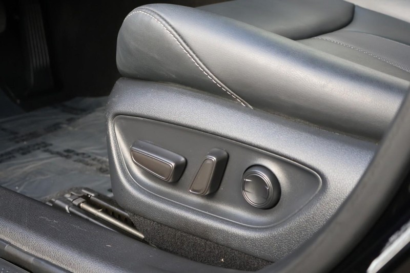 Toyota Mirai Vehicle Full-screen Gallery Image 20