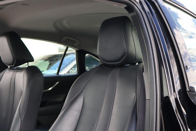 Toyota Mirai Vehicle Full-screen Gallery Image 22