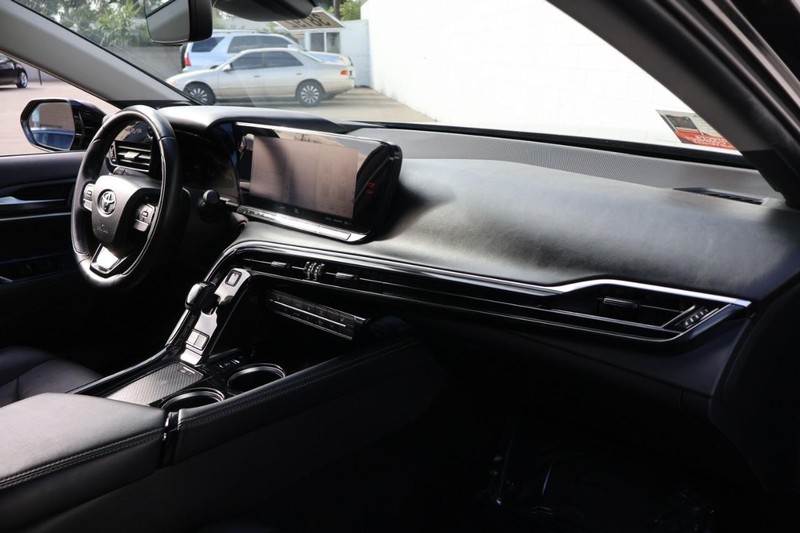 Toyota Mirai Vehicle Full-screen Gallery Image 23