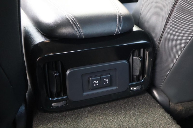 Toyota Mirai Vehicle Full-screen Gallery Image 27