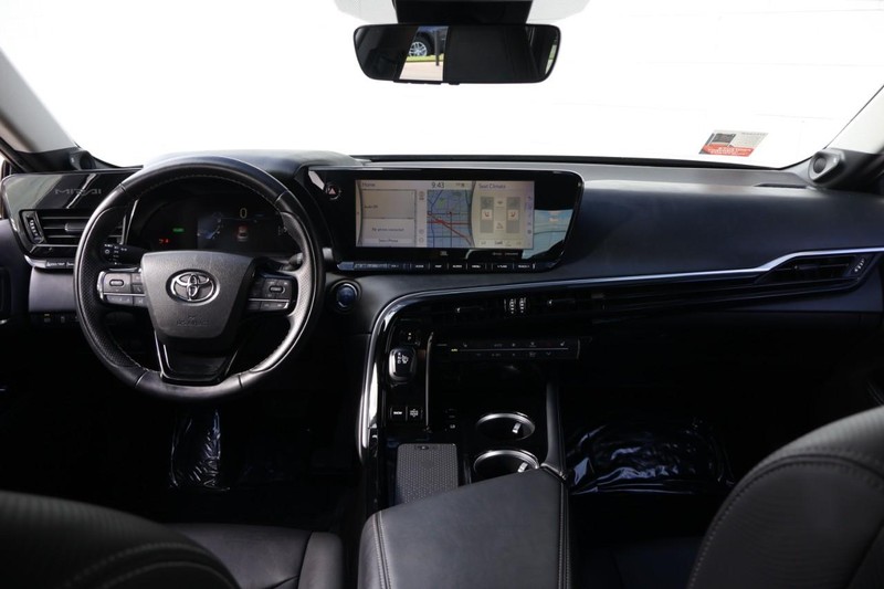 Toyota Mirai Vehicle Full-screen Gallery Image 28