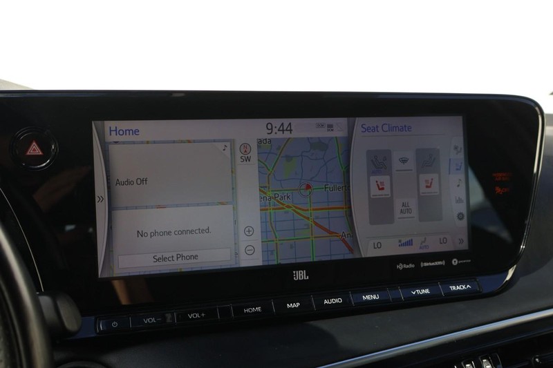 Toyota Mirai Vehicle Full-screen Gallery Image 35