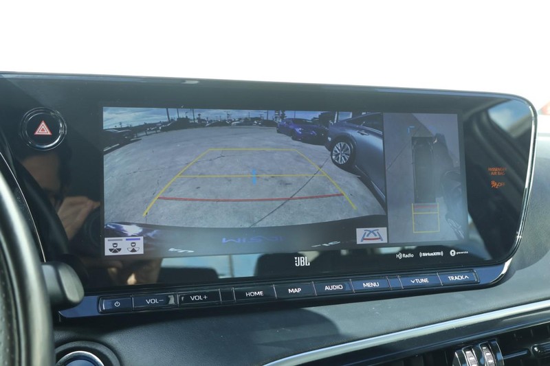 Toyota Mirai Vehicle Full-screen Gallery Image 36