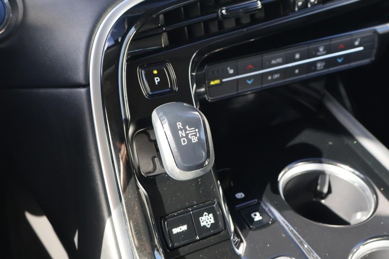 Toyota Mirai Vehicle Full-screen Gallery Image 38