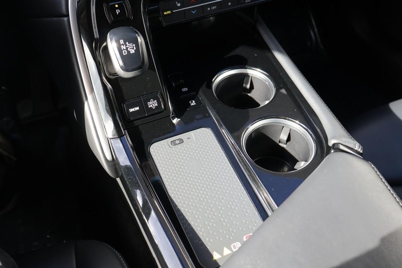 Toyota Mirai Vehicle Full-screen Gallery Image 39