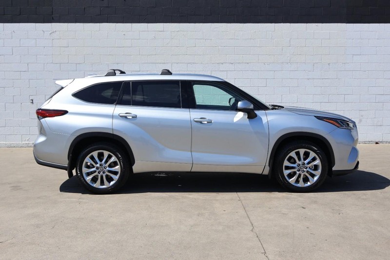 Toyota Highlander Vehicle Full-screen Gallery Image 04