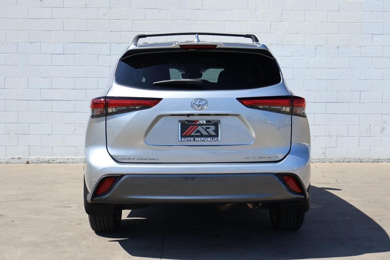 Toyota Highlander Vehicle Full-screen Gallery Image 06