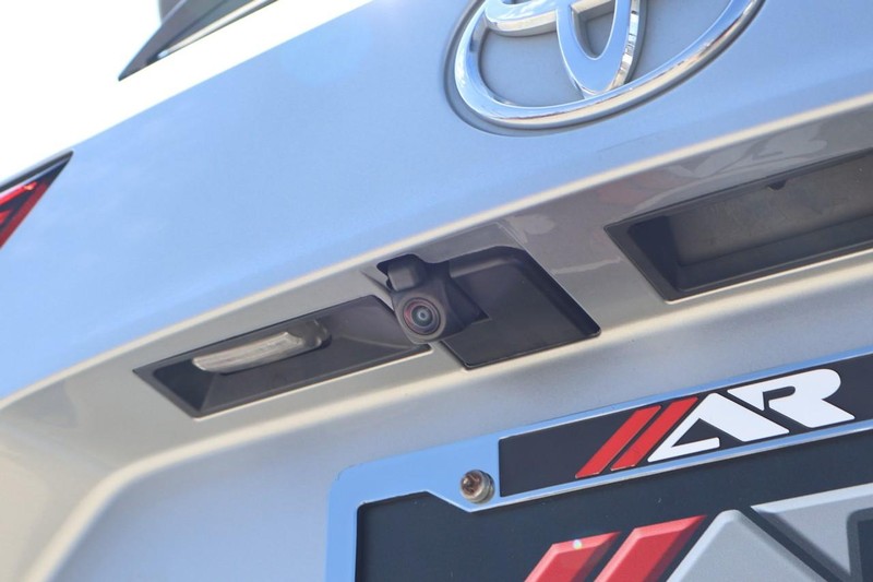 Toyota Highlander Vehicle Full-screen Gallery Image 08