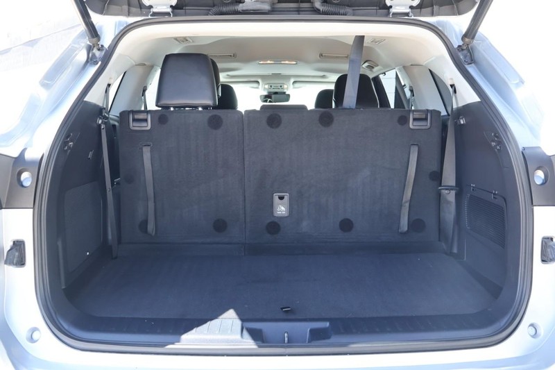 Toyota Highlander Vehicle Full-screen Gallery Image 09