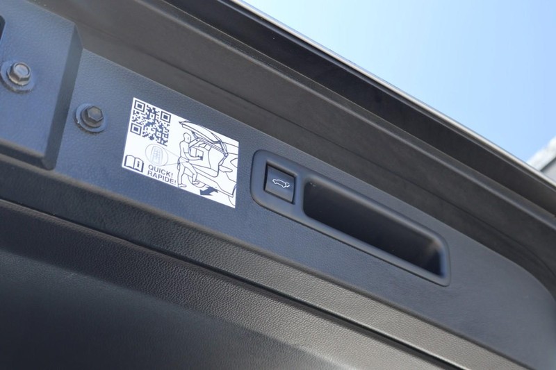 Toyota Highlander Vehicle Full-screen Gallery Image 10