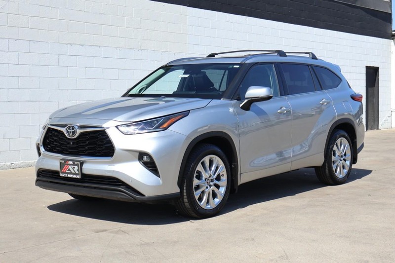 Toyota Highlander Vehicle Full-screen Gallery Image 13