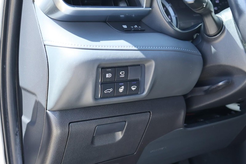 Toyota Highlander Vehicle Full-screen Gallery Image 19