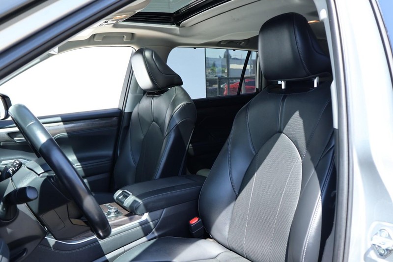 Toyota Highlander Vehicle Full-screen Gallery Image 21