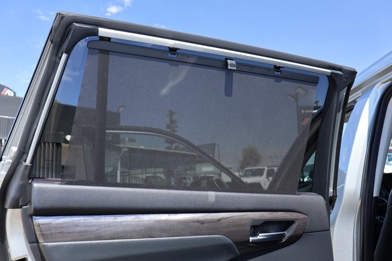 Toyota Highlander Vehicle Full-screen Gallery Image 27