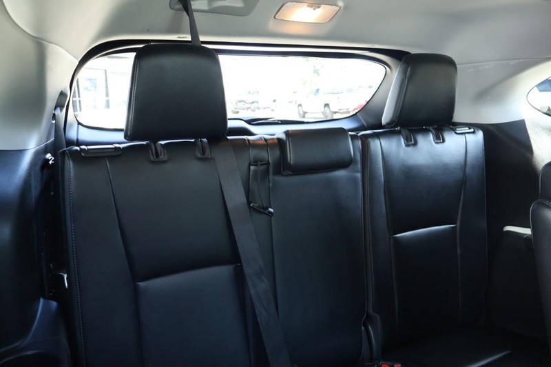 Toyota Highlander Vehicle Full-screen Gallery Image 29