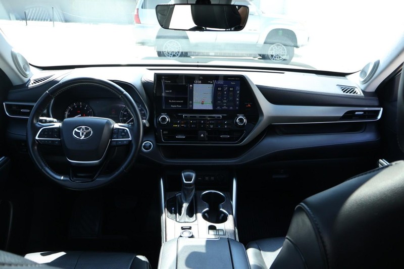Toyota Highlander Vehicle Full-screen Gallery Image 32