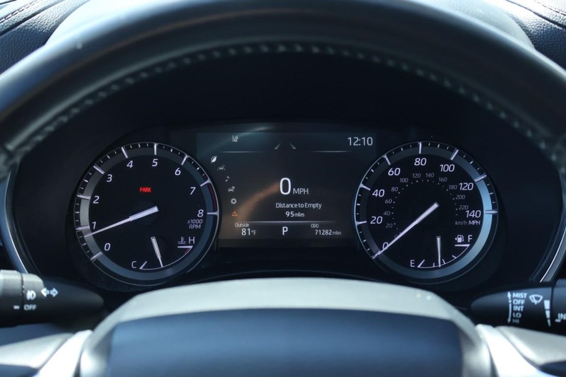 Toyota Highlander Vehicle Full-screen Gallery Image 33