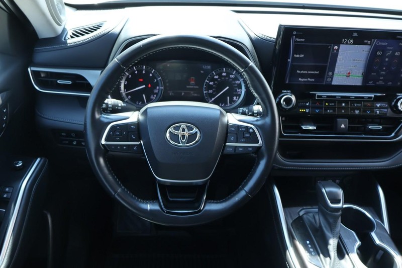 Toyota Highlander Vehicle Full-screen Gallery Image 34