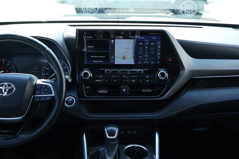 Toyota Highlander Vehicle Full-screen Gallery Image 38