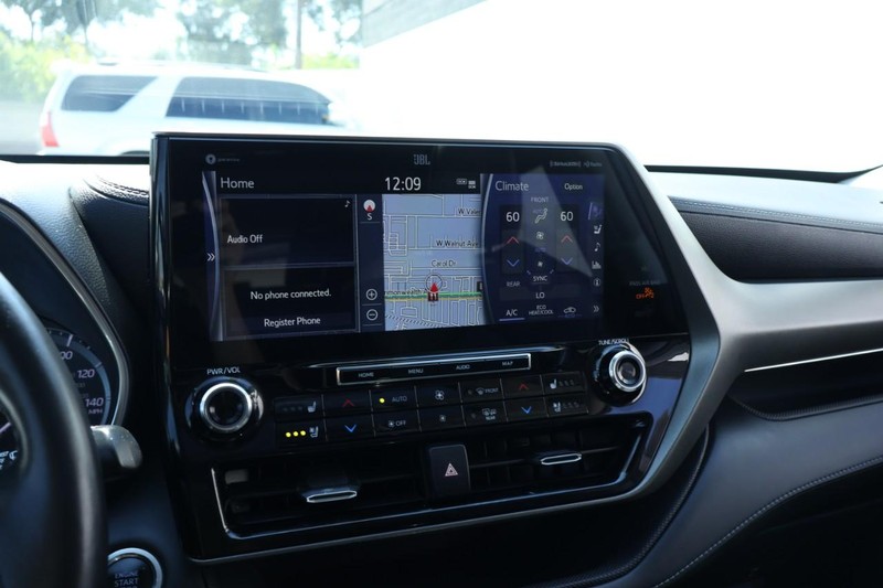 Toyota Highlander Vehicle Full-screen Gallery Image 39