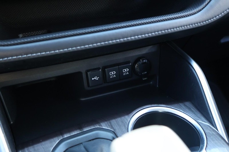 Toyota Highlander Vehicle Full-screen Gallery Image 42