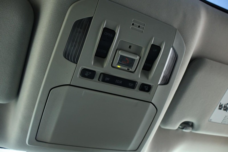 Toyota Highlander Vehicle Full-screen Gallery Image 48