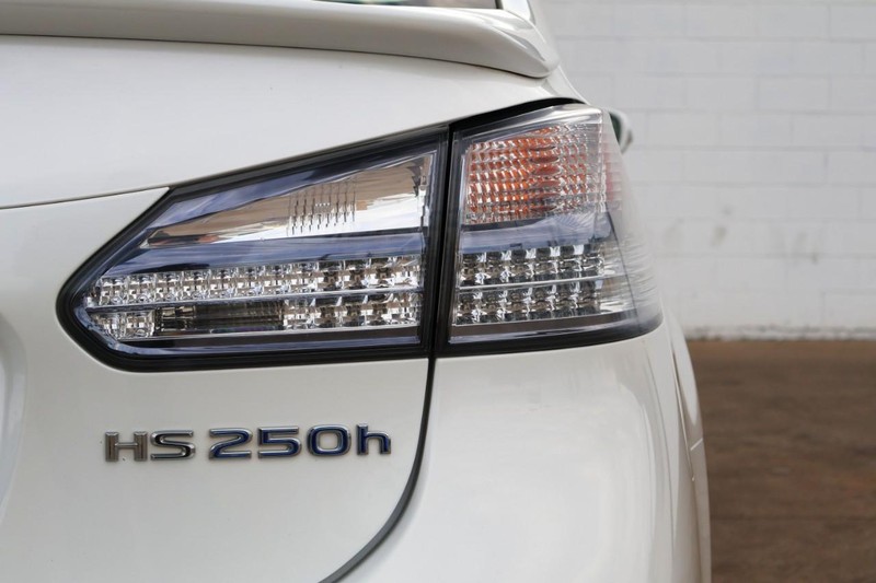 Lexus HS 250h Vehicle Full-screen Gallery Image 07