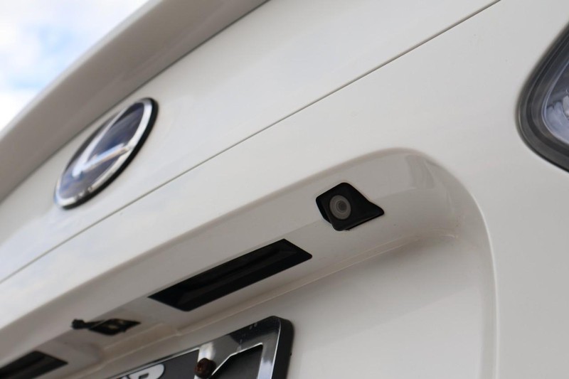 Lexus HS 250h Vehicle Full-screen Gallery Image 08