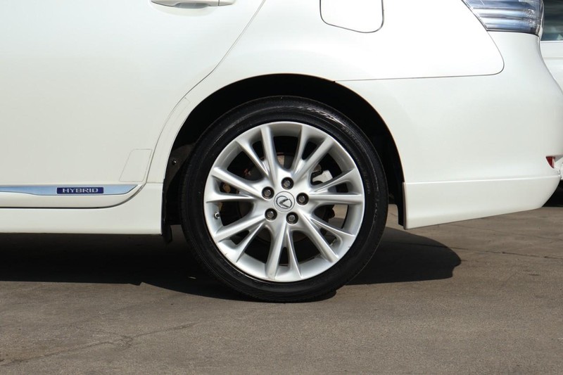 Lexus HS 250h Vehicle Full-screen Gallery Image 14