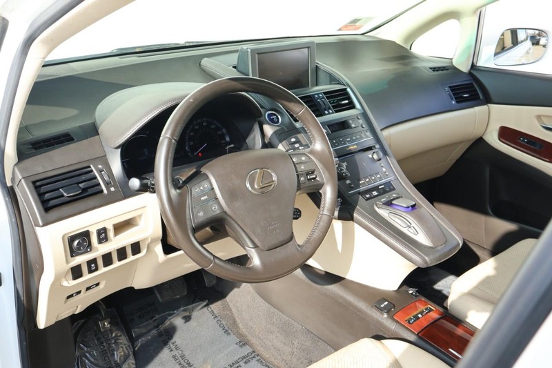 Lexus HS 250h Vehicle Full-screen Gallery Image 15