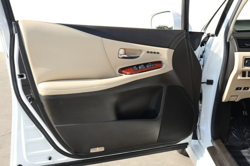 Lexus HS 250h Vehicle Full-screen Gallery Image 16