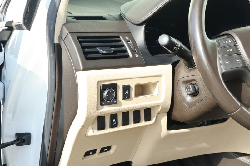 Lexus HS 250h Vehicle Full-screen Gallery Image 18