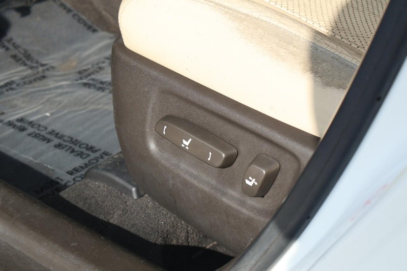 Lexus HS 250h Vehicle Full-screen Gallery Image 19