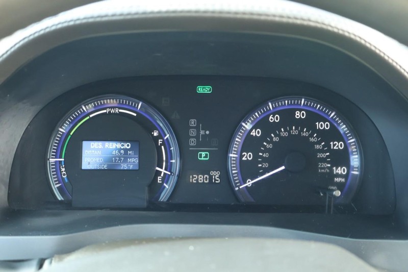 Lexus HS 250h Vehicle Full-screen Gallery Image 28