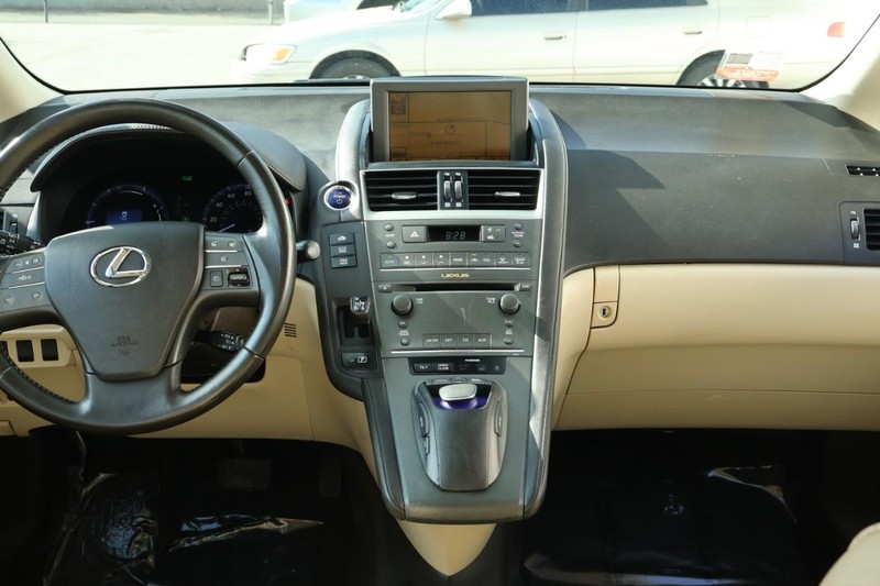 Lexus HS 250h Vehicle Full-screen Gallery Image 32