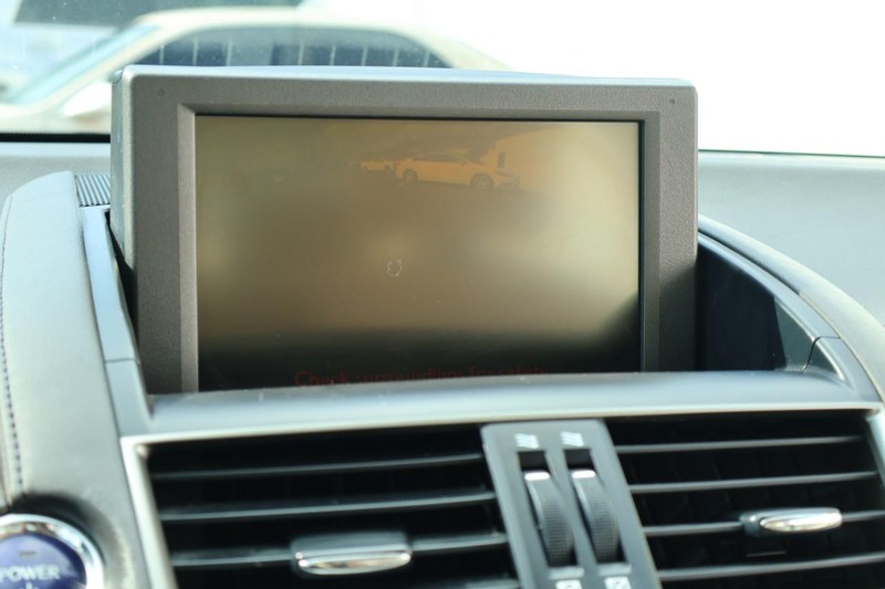 Lexus HS 250h Vehicle Full-screen Gallery Image 34