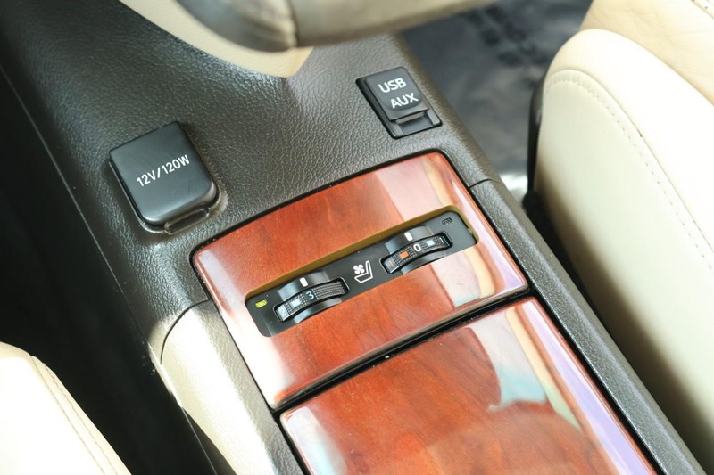 Lexus HS 250h Vehicle Full-screen Gallery Image 38