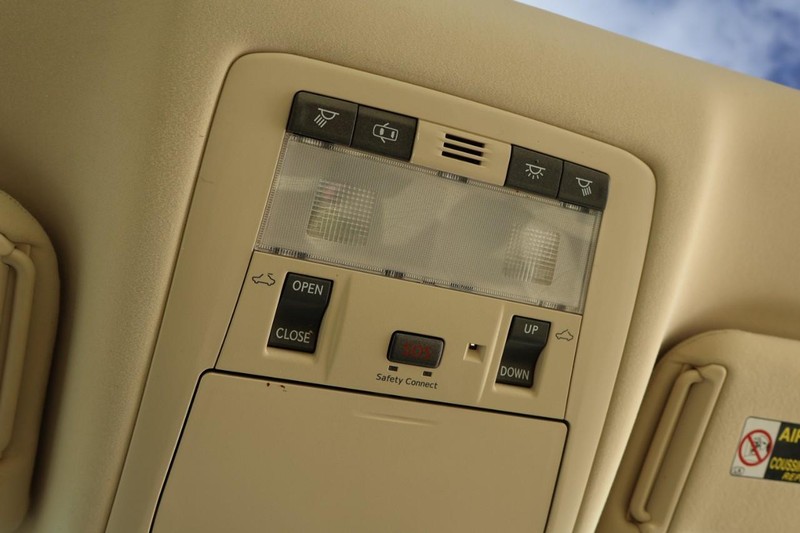 Lexus HS 250h Vehicle Full-screen Gallery Image 39
