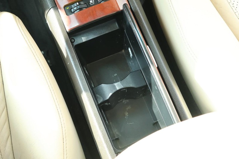 Lexus HS 250h Vehicle Full-screen Gallery Image 41