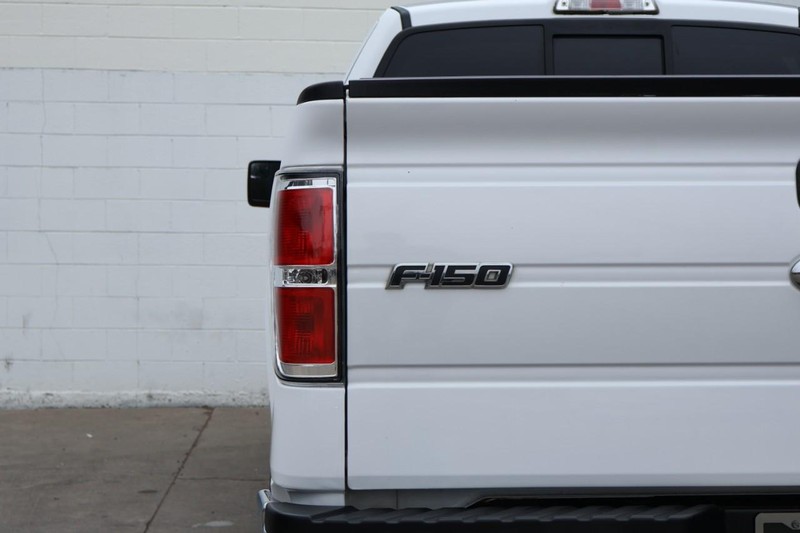 Ford F-150 Vehicle Full-screen Gallery Image 07
