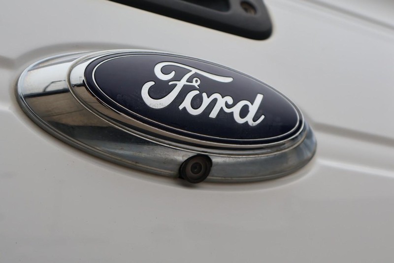 Ford F-150 Vehicle Full-screen Gallery Image 08