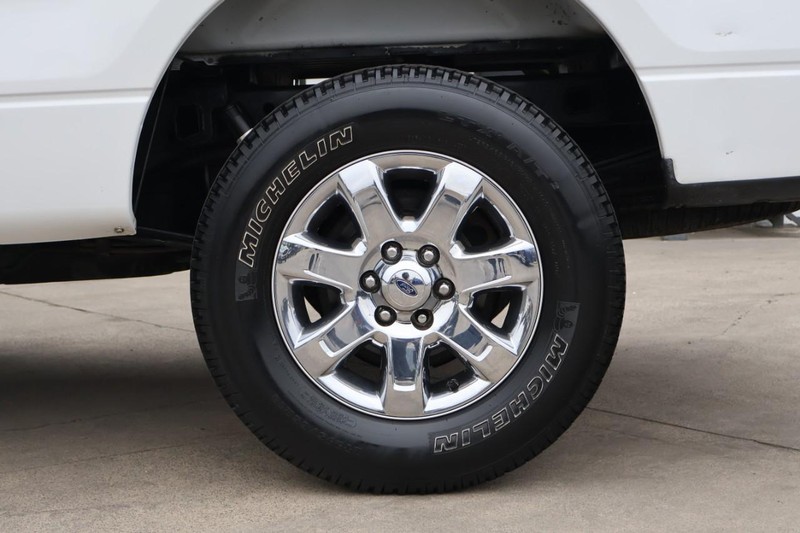 Ford F-150 Vehicle Full-screen Gallery Image 16