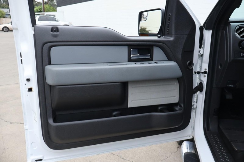 Ford F-150 Vehicle Full-screen Gallery Image 17